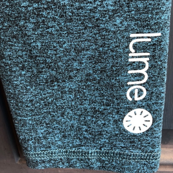 Lume High Waisted Leggings w Pocket - Picture 5 of 6